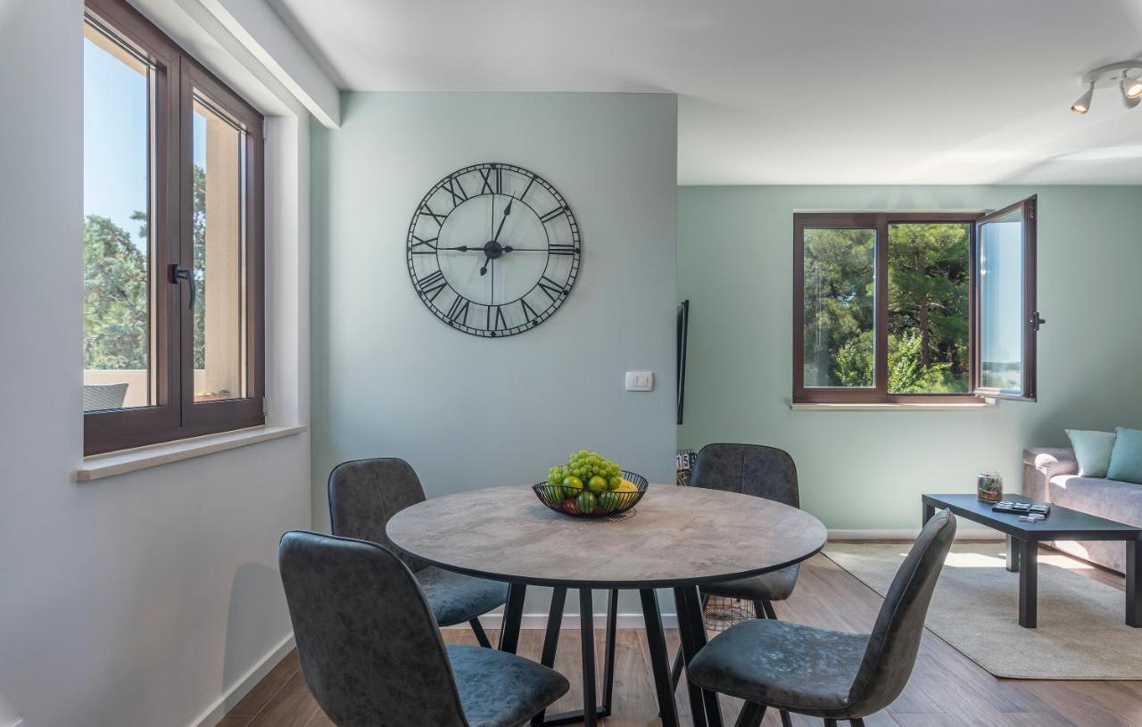 Just Renovated Stylish 2 Bedrooms Apartment Only A Few Steps From The Beach! Novigrad  Exterior photo