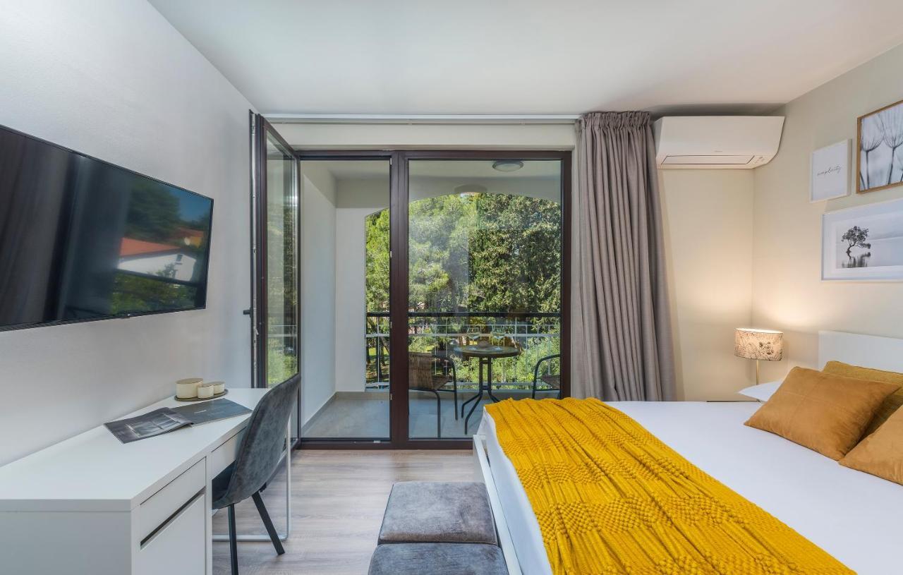 Just Renovated Stylish 2 Bedrooms Apartment Only A Few Steps From The Beach! Novigrad  Exterior photo