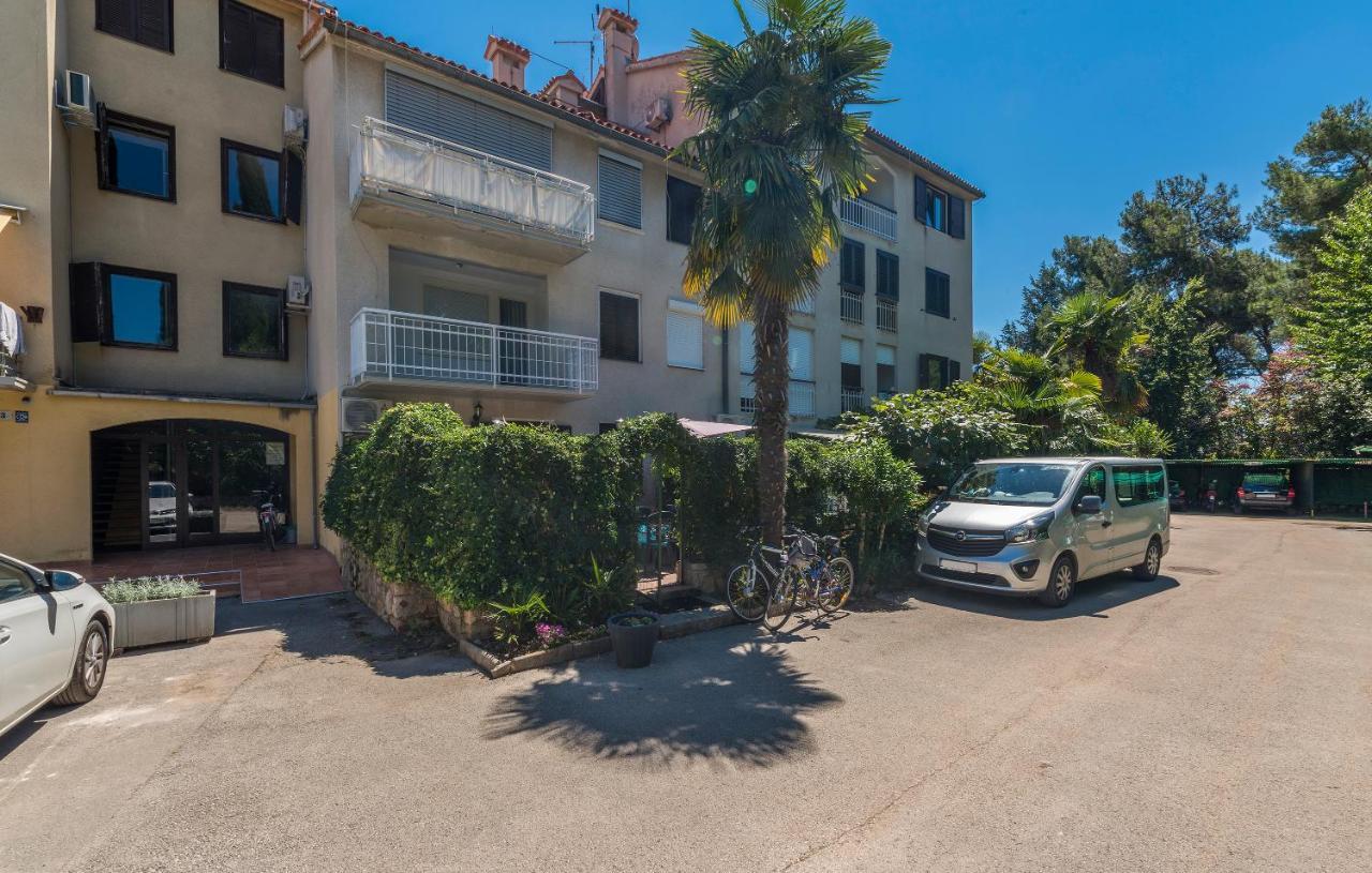 Just Renovated Stylish 2 Bedrooms Apartment Only A Few Steps From The Beach! Novigrad  Exterior photo